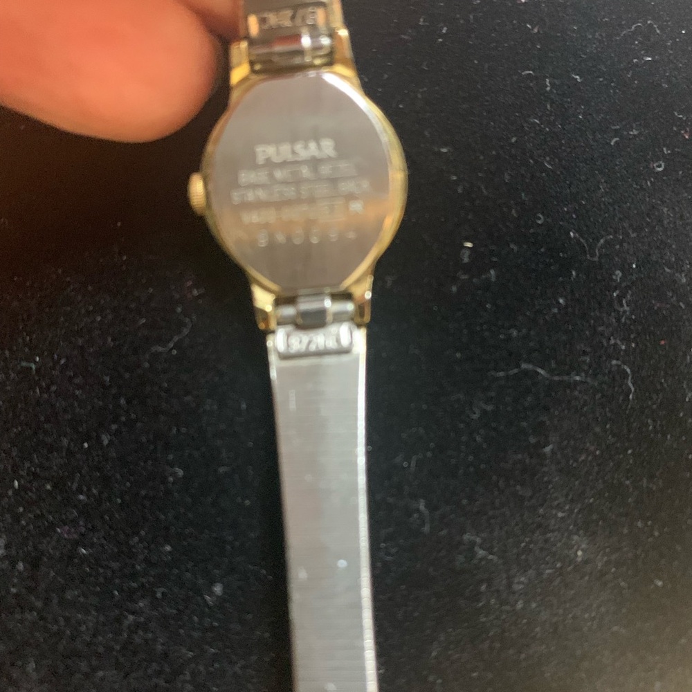 Vintage 1956 Bulova Women's Gold-Tone Watch and a gold Pulsar watch. 2 watches - Picture 12 of 13